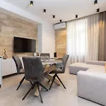 Deluxe Nila Apartamento *