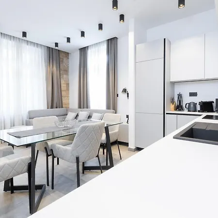 Deluxe Nila 스플리트