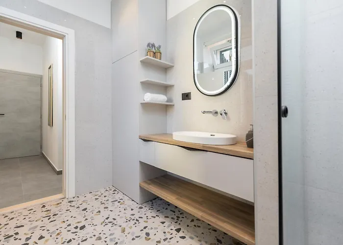 Deluxe Nila 스플리트